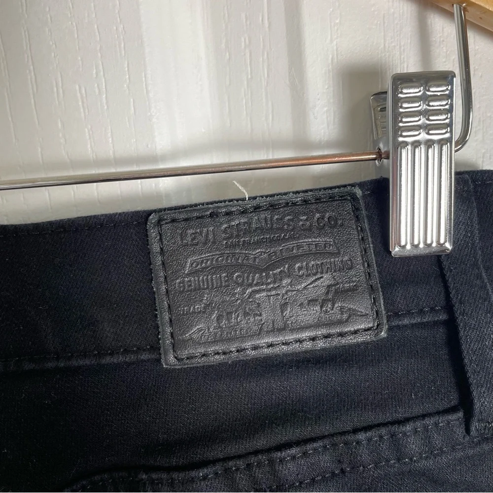 Levi’s Premium 724 High Rise Slim Straight Jeans Women’s 31 Black Stretch Chic - Picture 10 of 15